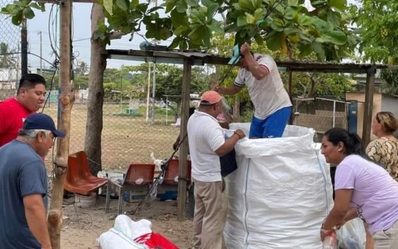 Futbolistas recaudan plástico Pet en busca de apoyos