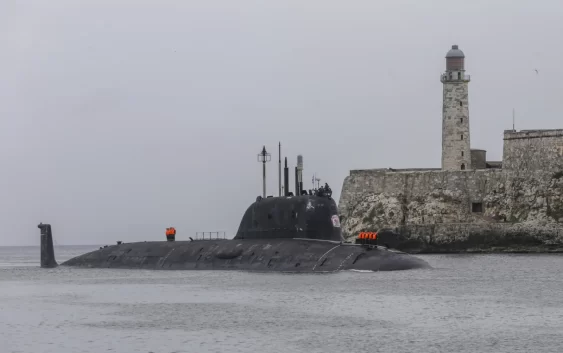 Submarino de EU llega a Bahía de Guantánamo ante la presencia de buques de guerra rusos en Cuba