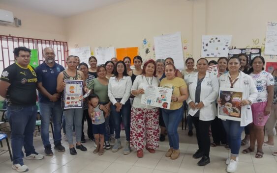 Brindan pláticas de salud mental, psicología y nutrición a padres de familia de Coatzacoalcos