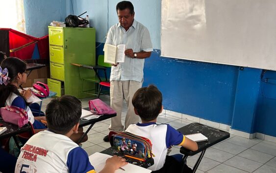 Alumnos reciben pláticas sobre la Historia y Fundacion de Cosoleacaque.