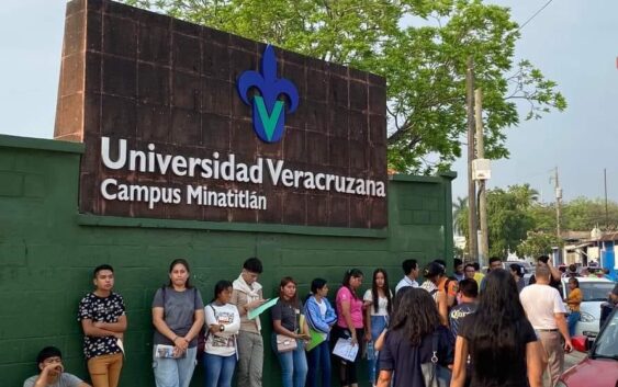 Por desabasto de agua regresaron a clases virtuales en la UV de Minatitlán