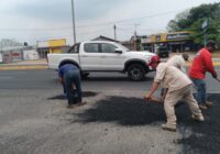 Trabajos de bacheo en calles y avenidas, se realizan de manera continua en el municipio de Cosoleacaque.