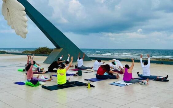 Informa IMSS Veracruz Sur beneficios del yoga