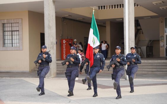 El Gobierno de Cosoleacaque realiza lunes de actos cívicos.