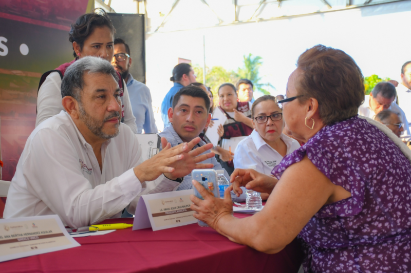 Atiende Amado Cruz Malpica a ciudadanos en audiencias de “Gobierno Puertas Abiertas’