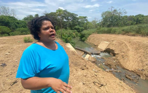 Abandona CAEV obra de colectores en Acayucan