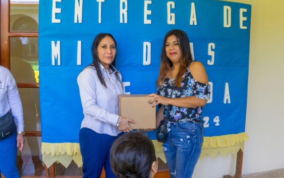 Más de 120 mujeres acayuqueñas reciben programa “Mil días de Vida”