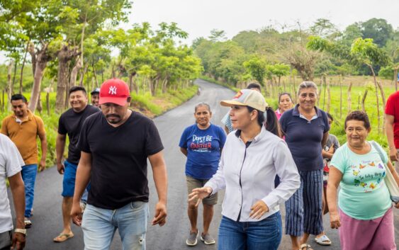 Supervisando de cerca cada una de las obras en comunidades de Acayucan