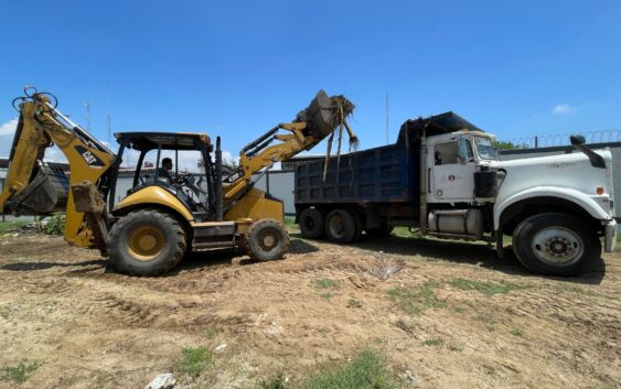 Encuentra Ayuntamiento invasiones y enseres domésticos en limpieza de canales