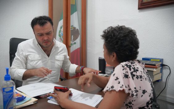 Presidente municipal de Cosoleacaque mantiene diálogo cercano y directo con los habitantes.