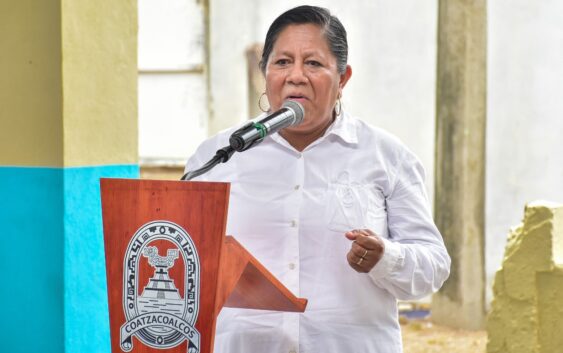 Entrega Amado Cruz Malpica escrituras a escuelas de Villa Allende