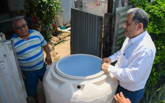 Mil familias de Coatzacoalcos fueron beneficiadas con entrega de tinacos