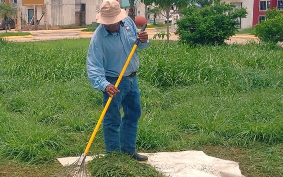 Personal del Ayuntamiento de Cosoleacaque realiza jornadas de limpieza en lugares de esparcimiento.