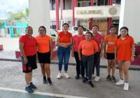 El gobierno municipal de Cosoleacaque mantiene limpieza de canales a cielo abierto.