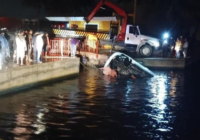 Camioneta en que murieron siete jóvenes cayó a un metro de profundidad en el río Calzadas