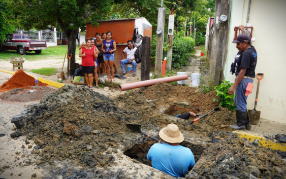 Gobierno de Cosoleacaque intensifica trabajos de desazolve de drenajes.