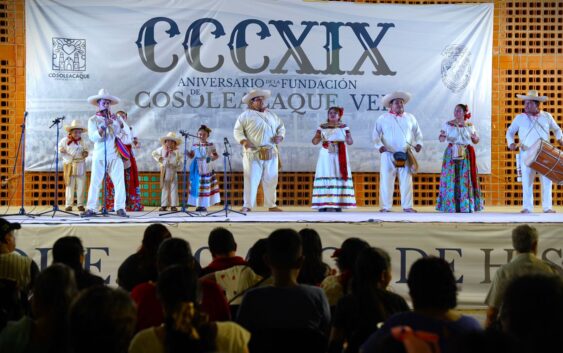 Celebra Cosoleacaque sus raíces.