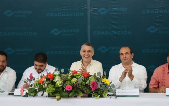 Secretario de Educación acude a ceremonia de graduación del CONALEP 338 de Córdoba