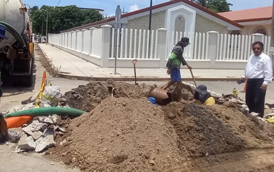 Atiende CMAS fugas de drenaje sanitario en colonia Vistalmar