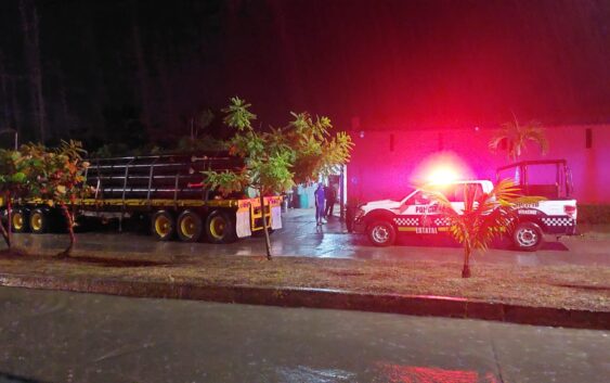 Trailer se queda sin frenos y choca con camioneta en villa Allende