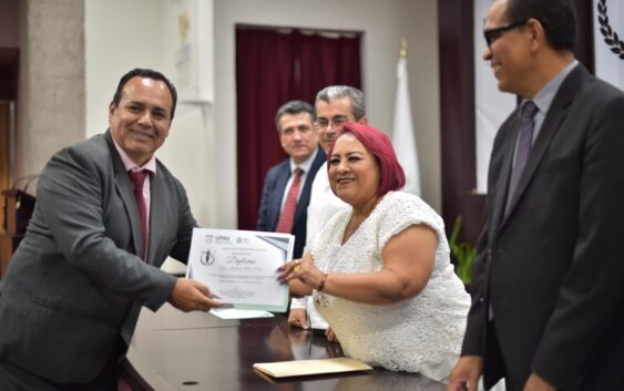 Acompaña Presidenta del Congreso a estudiantes egresados de la UPAV