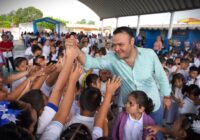 Primaria Juan de la Barrera beneficiada con el programa municipal de útiles, mochilas y zapatos escolares.