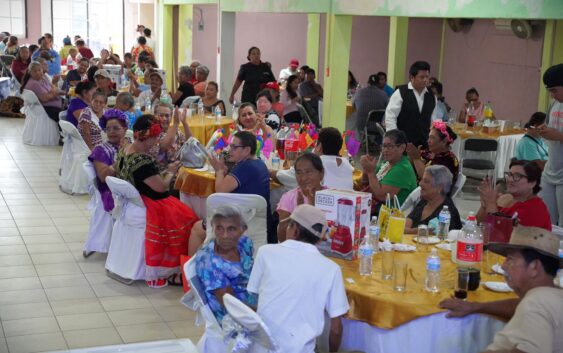 El gobierno municipal de Cosoleacaque y DIF festejó a lo grande el Día del Abuelo.