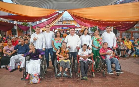 Festeja Noé Castillo Olvera con el DIF municipal el día de los Abuelos a más de de 700 asistentes