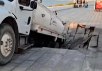 Socavón se ‘traga’ pipa en malecón de Boca del Río, Veracruz