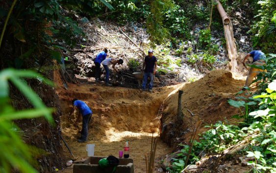 Avanza construcción de canal pluvial en el barrio Primero del municipio de Cosoleacaque