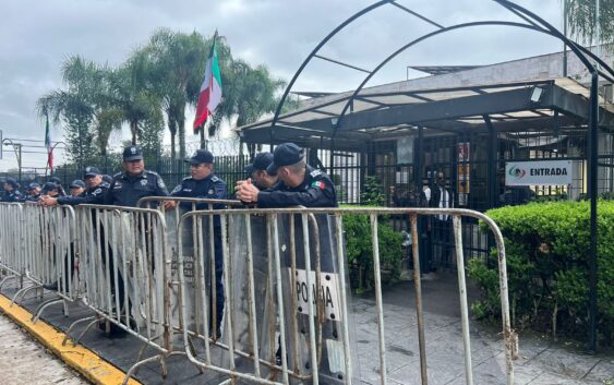 Congreso de Veracruz ratifica Reforma Judicial y trabajadores bloquean vialidades