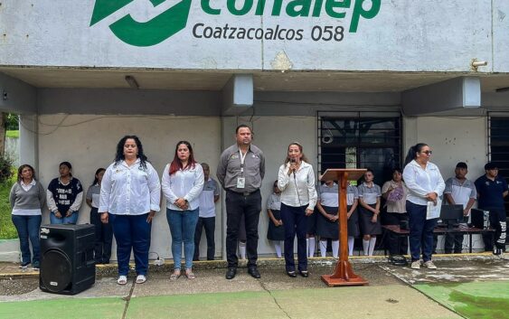 Capacitan a alumnos del Conalep 058 en la elaboración de un repelente casero