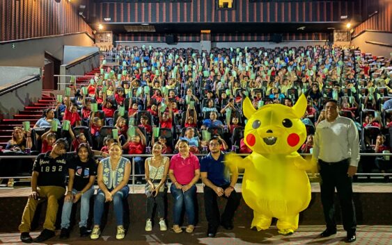 Gozan niños y niñas de Coatzacoalcos de función de cine gratis