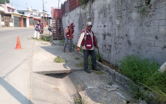 Promueve el alcalde Noé Castillo Olvera una mejor imagen urbana de Agua Dulce