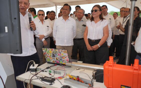 Rocío Nahle asiste a ceremonia por 59 aniversario del IMP en Boca del Río