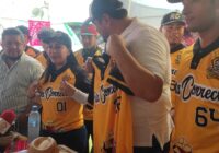 La edil Rosalba Rodríguez presento al equipo de béisbol semi profesional “La ruta correcta”