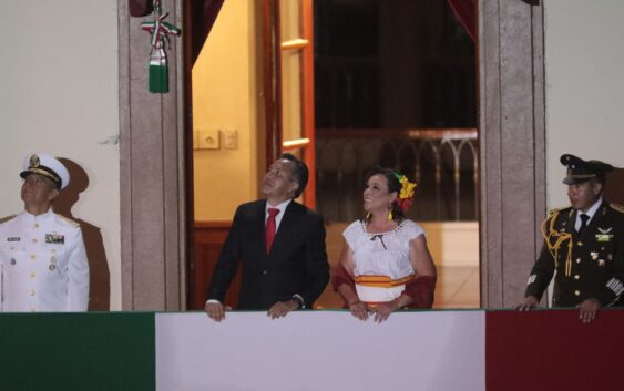 Rocío Nahle asiste a ceremonia de independencia en Palacio de Gobierno