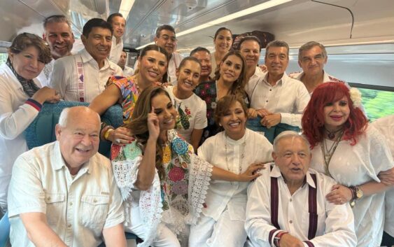 Acompaña Rocío Nahle al presidente AMLO al recorrido inaugural del tren maya