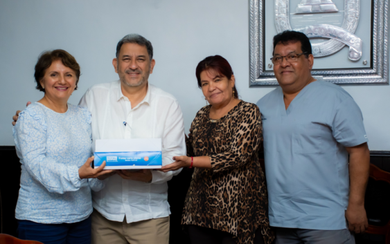 Entregan certificados médicos gratuitos a docentes en Coatzacoalcos