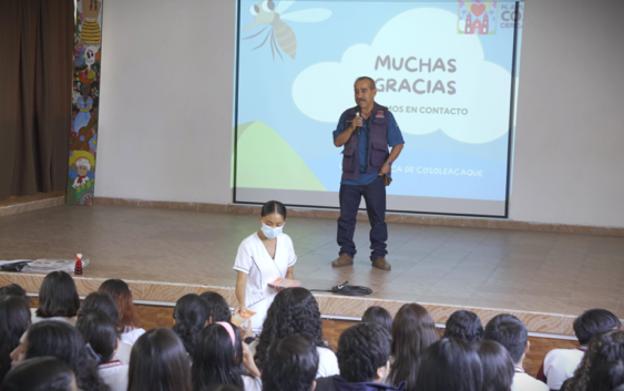 Gobierno de Cosoleacaque refuerza pláticas contra el dengue en las escuelas.