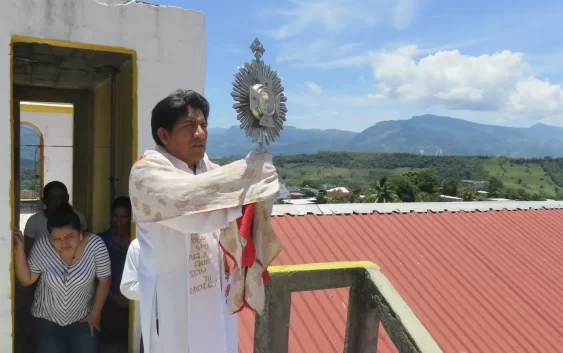 El sacerdote asesinado tenía bienes que no vienen de la limosna: Patricia Armendáriz