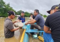 Familias de Playa Vicente y Jose Azueta sufren por desbordamiento del río Tesechoacan