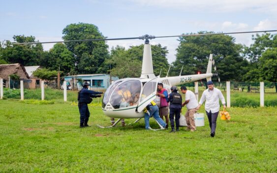 Despliegan operativo aéreo para rescatar familias de Laguna de Cabezo