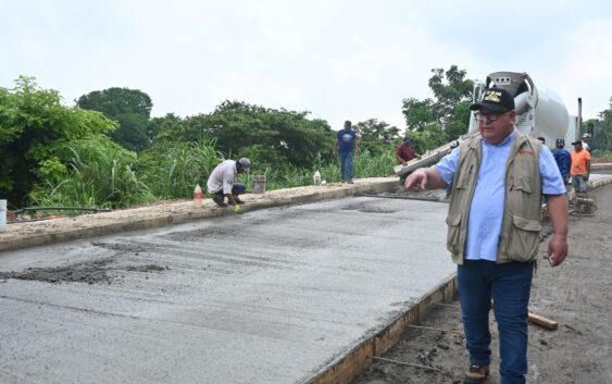 Con resultados a la vista el alcalde de la transformación, Noé Castillo Olvera, celebra el avance de más del 50% de la Avenida Transístmica.