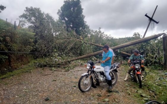 Temporal lluvioso dejan sin energía eléctrica a Uxpanapa