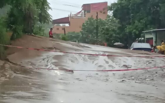 Deslave provoca cierre de la avenida General Anaya en el kilómetro 5