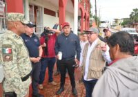 Noé Castillo Olvera realiza recorridos en los diferentes refugios temporales acompañados de elementos de diversas corporaciones en Agua Dulce.