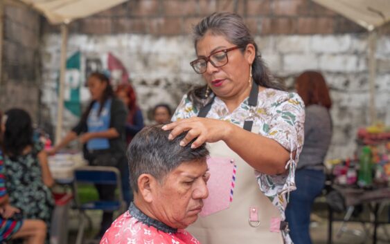 Servicios de belleza gratuitos permanentes en Cosoleacaque.