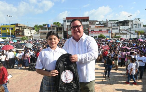 El “Alcalde de la Educación” Noé Castillo lanza el programa “Mochilón 2024”