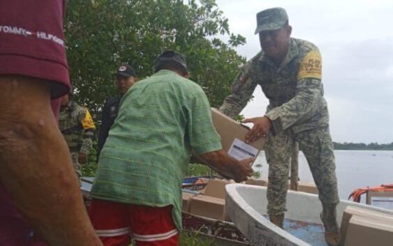 Continua SEDENA con entrega de insumos a comunidades afectadas en el sur de Veracruz